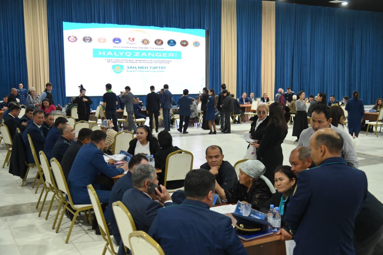 Мыңнан астам тұрғын отбасы, еңбек, жер салалары бойынша заңгерлерден тегін кеңес алды