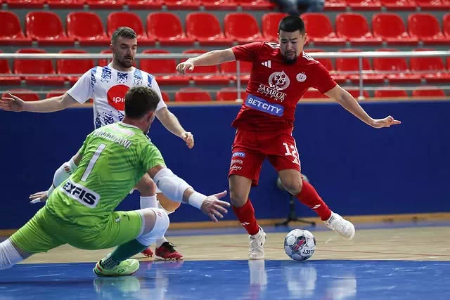 «Қайрат» пен «Семей» плей-оффқа жолдама алды