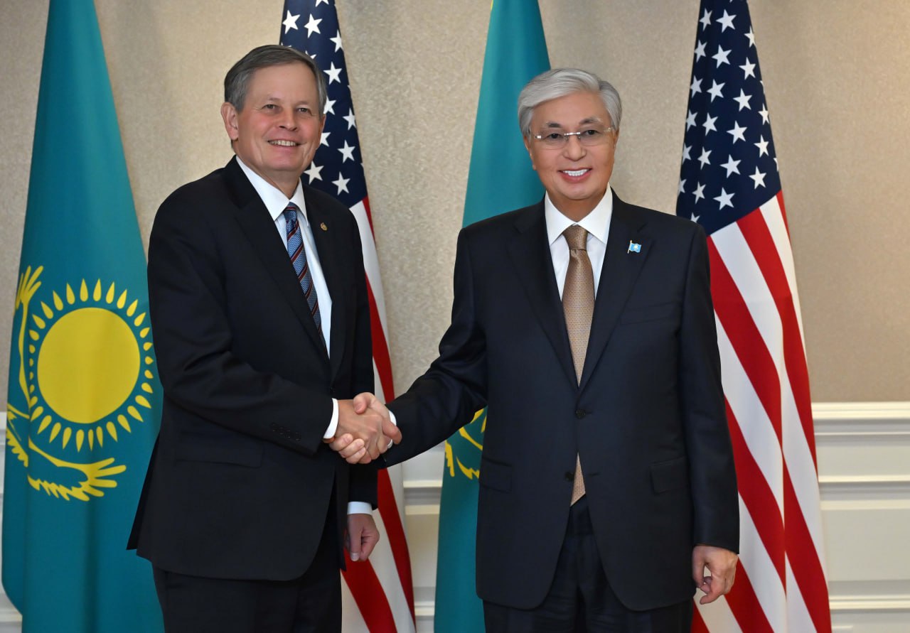 Қасым-Жомарт Тоқаев америкалық сенатор Стив Дэйнсті қабылдады