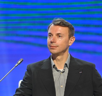 Денис ЛОКТЬЕ: Ақпарат саласына байсалдылық қажет