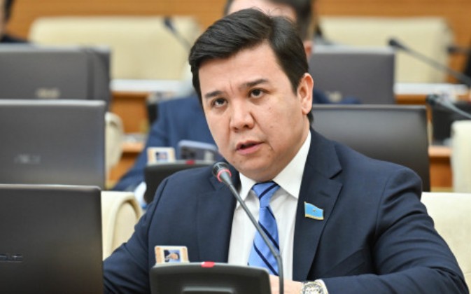 38 мың шот бұғатта тұр: Депутат әлеуметтік шот ашуды ұсынды