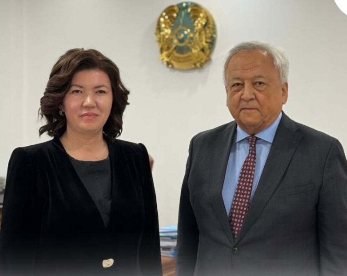 Оқу-ағарту министрі Жазушылар одағы басшысымен кездесті