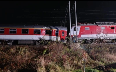 Словакияда екі пойыз соқтығысып, ондаған адам зардап шекті