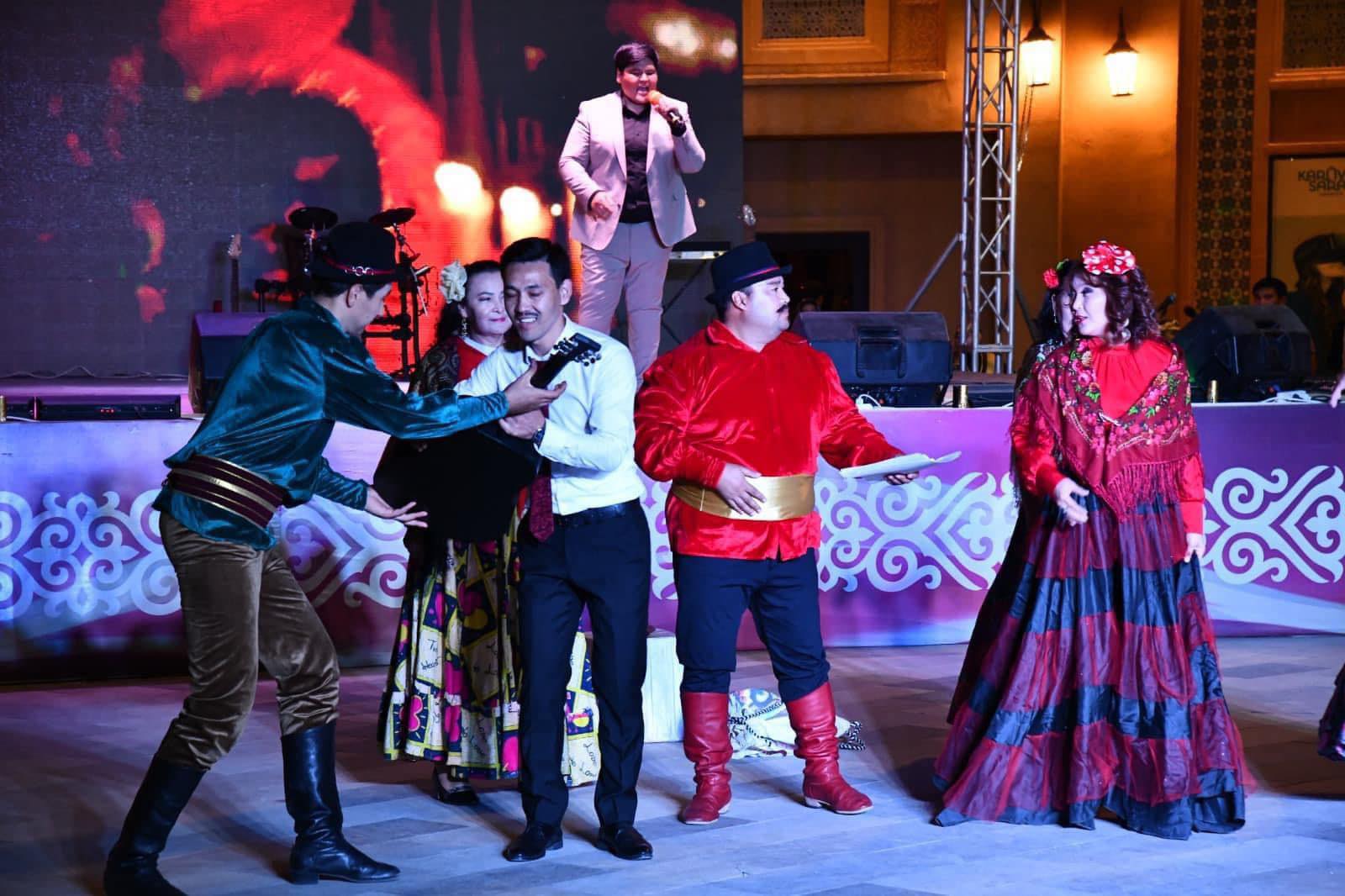 Өнерлі ұжым өрге басты