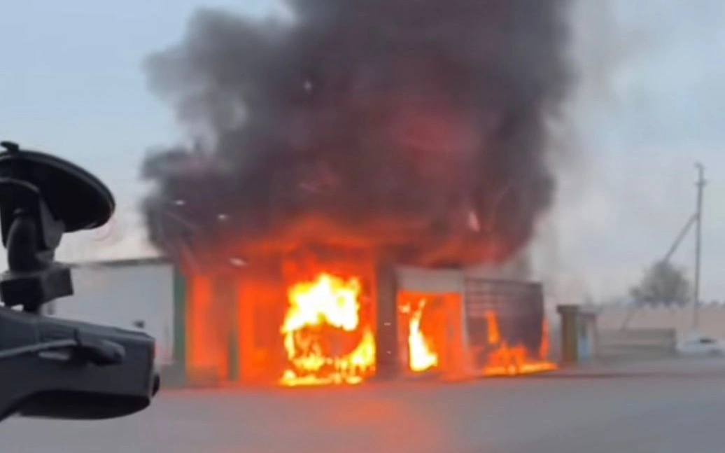 Түркістанда жанармай бекеті отқа оранды