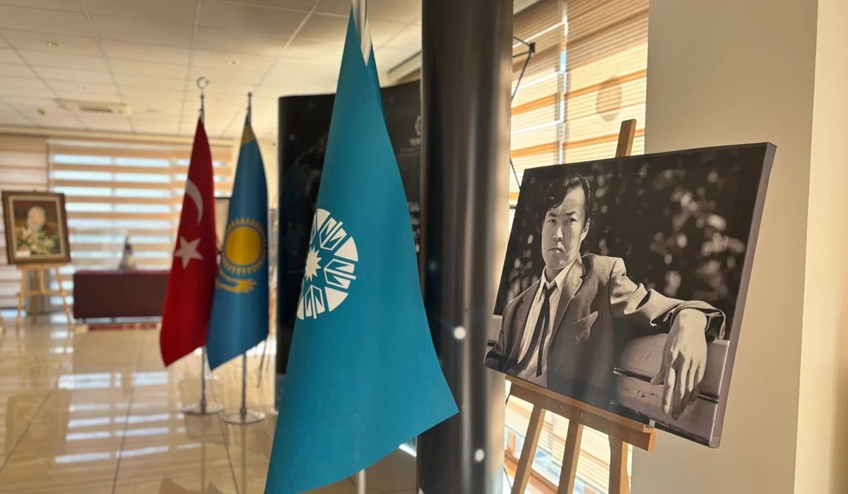 Дәуірлерді тоғыстырған диалог