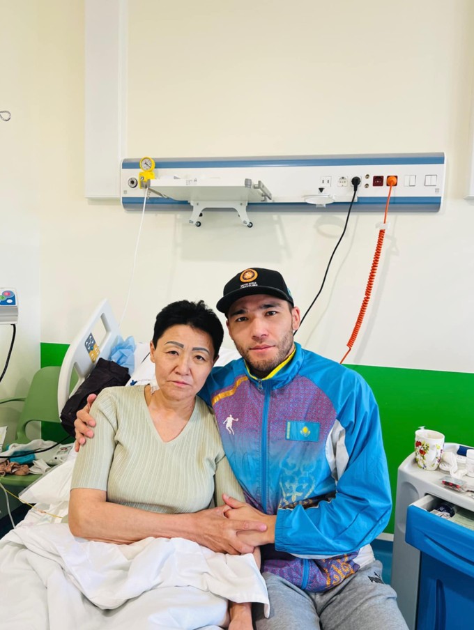 Анасына бауырын бөліп берген