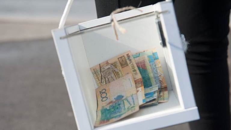 Алматыда 15 жастағы жасөспірімді заңсыз акцияға қатыстырған жетекшіге айыппұл салынды