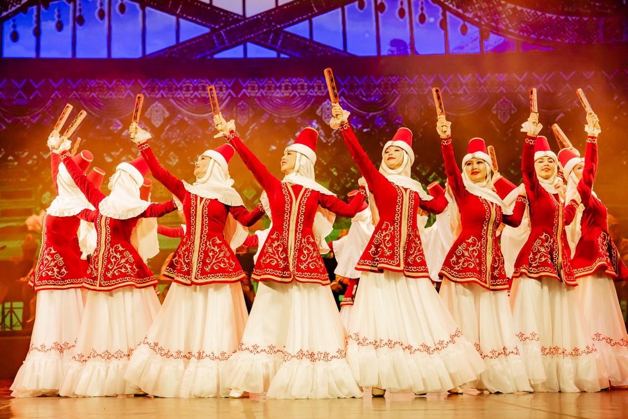 Өнер биігіндегі «Салтанат»