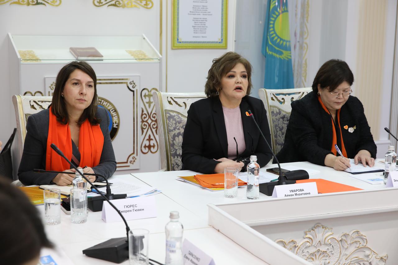 Астанада «16 күн зорлық-зомбылықсыз» акциясы аясында дөңгелек үстел өтті