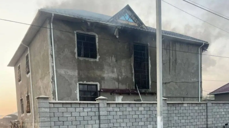 Жетісайдағы өрт: Ауруханаға түскен 7 жастағы қыз қайтыс болды