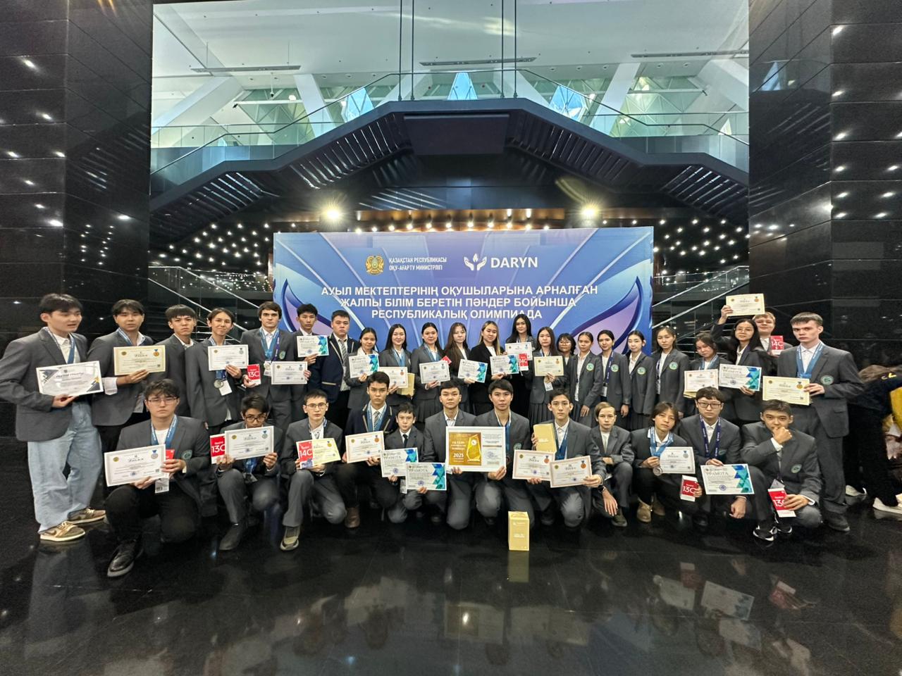 Ауыл мектептерінің оқушылары республикалық жарыста топ жарды