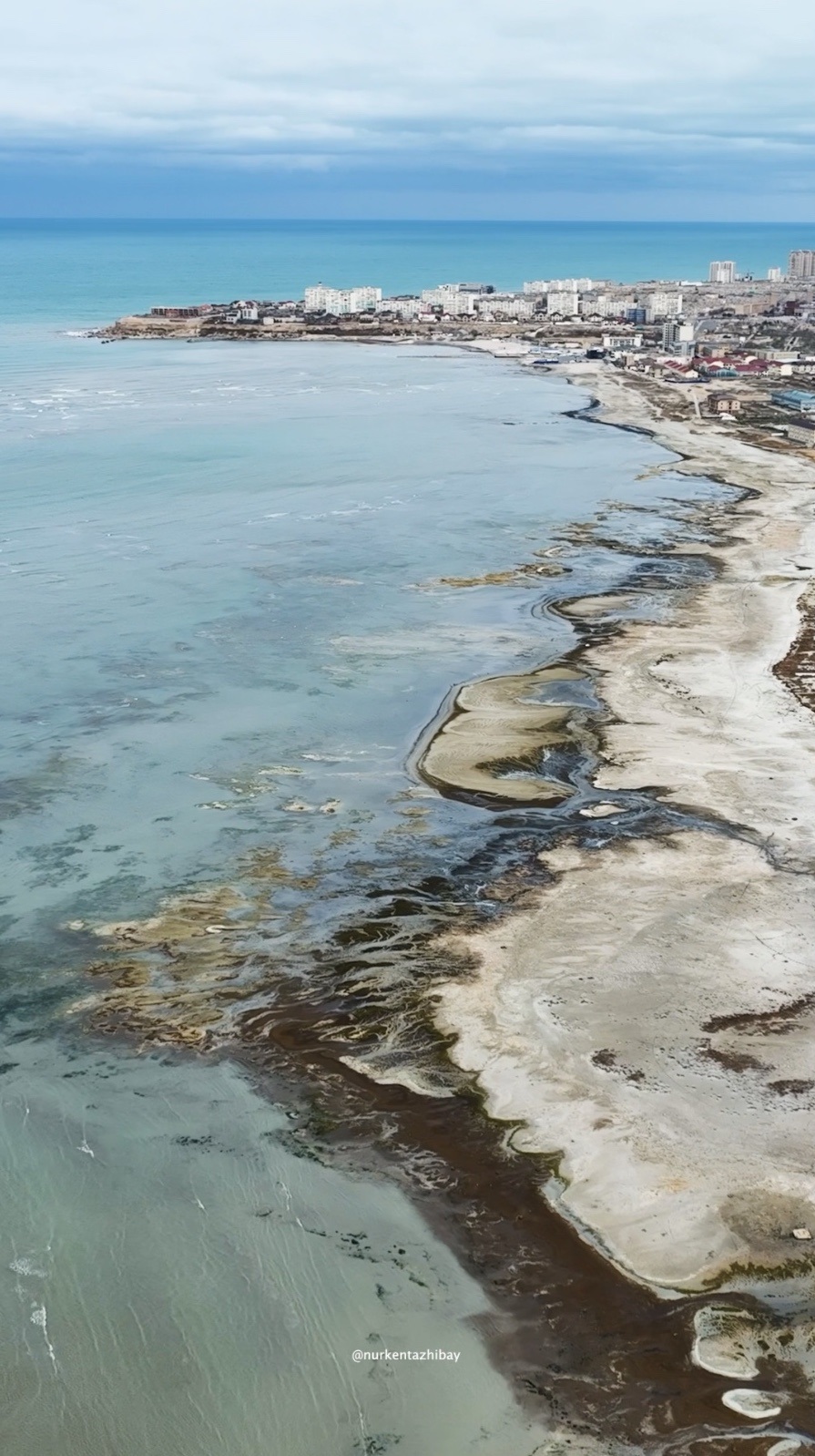 Айдын ортасында пайда болған арал: Каспий теңізінің екіге бөлінуінің бастапқы нышаны ма?
