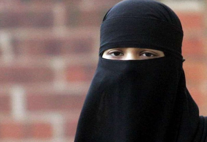 Қоғамдық орындарда ниқаб кигендерге жаза қолданылады