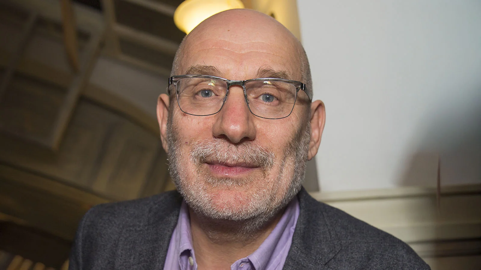 Әйгілі жазушы 15 жылға бас бостандығынан айырылды