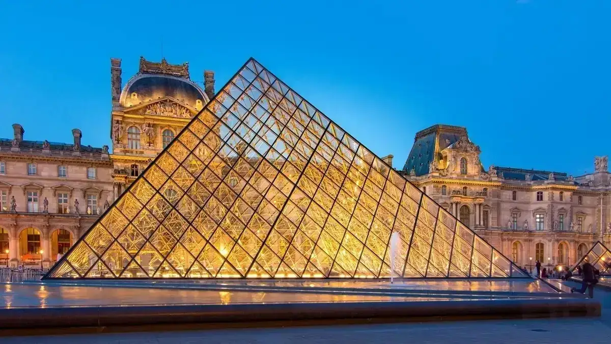 Лувр кітапханасындағы жүздеген құжат бүлінді