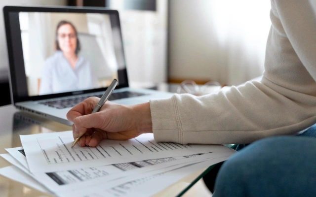 Екі өңірде оқушылар аязға байланысты онлайн оқуға ауыстырылды