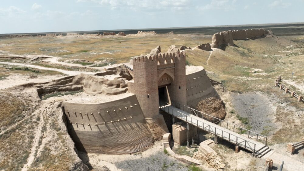 Кітап-альбомға көшкен киелі орындар