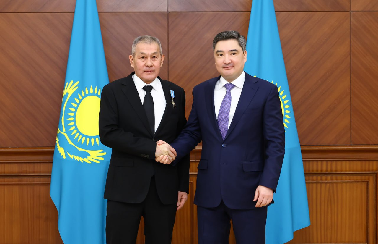 Олжас Бектенов Президент атынан энергетика кешені қызметкерлері мен ардагерлерін марапаттады
