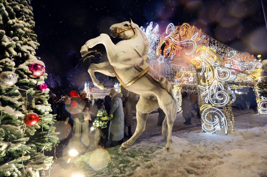 Алматы мерекелік кейіпке енді: қалада 13 жаңа локация пайда болды