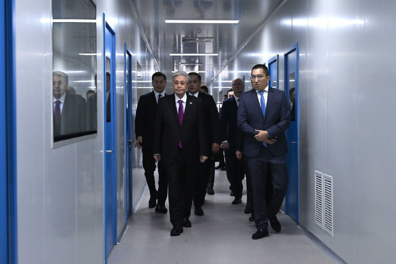 Президент фармацевтикалық кәсіпорындардың қызметімен танысты