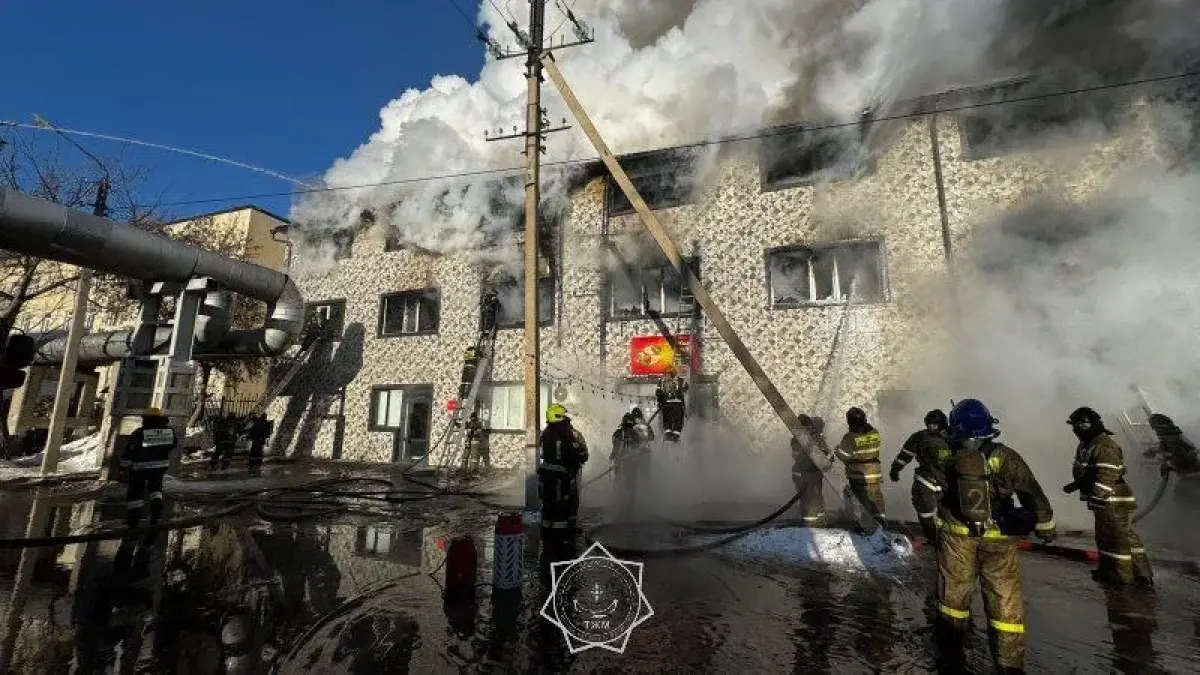 Астанадағы өрт: 800 шаршы метр аумақты жалын шарпыды