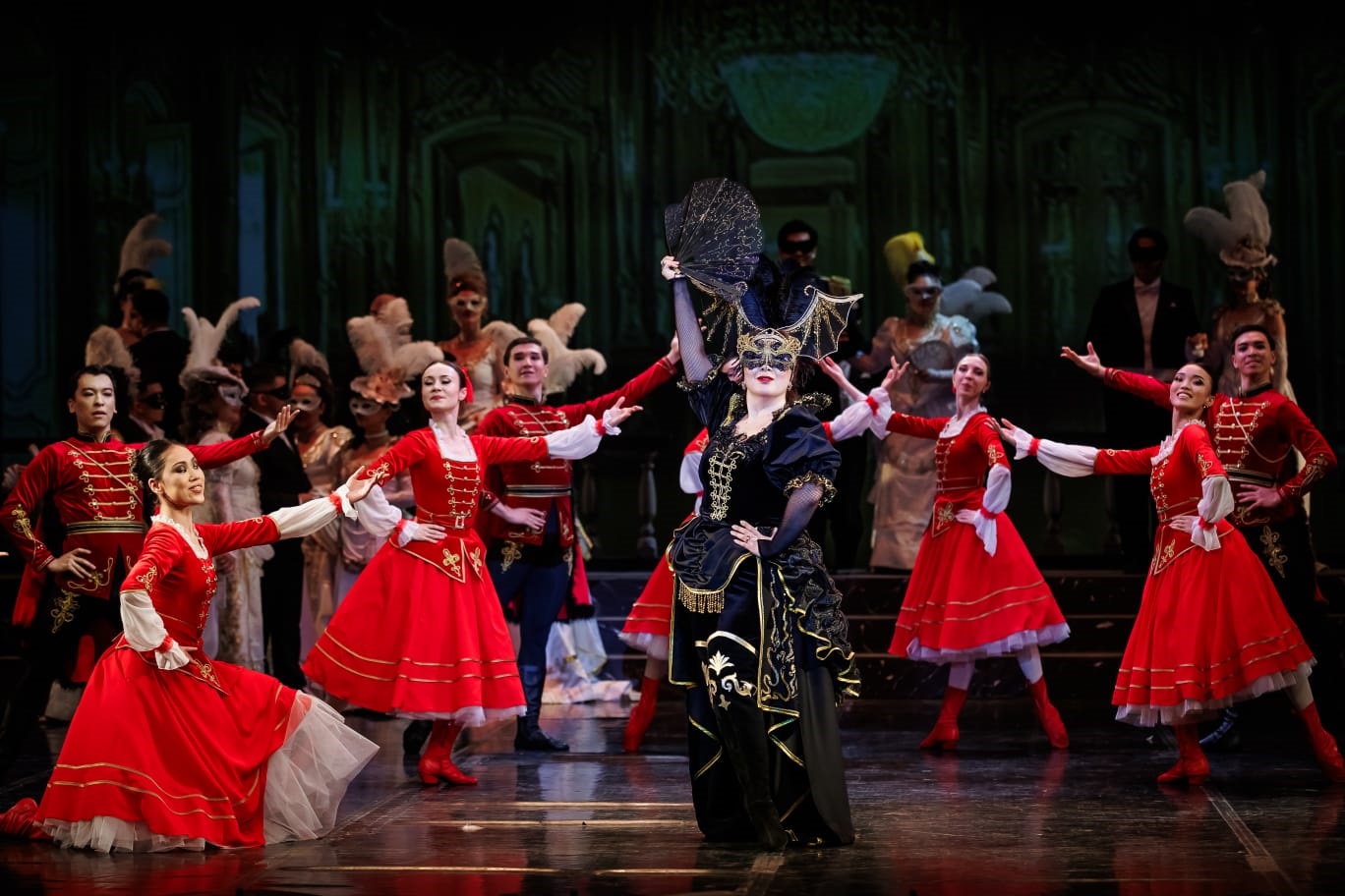 Жарқанатқа айналған әйел