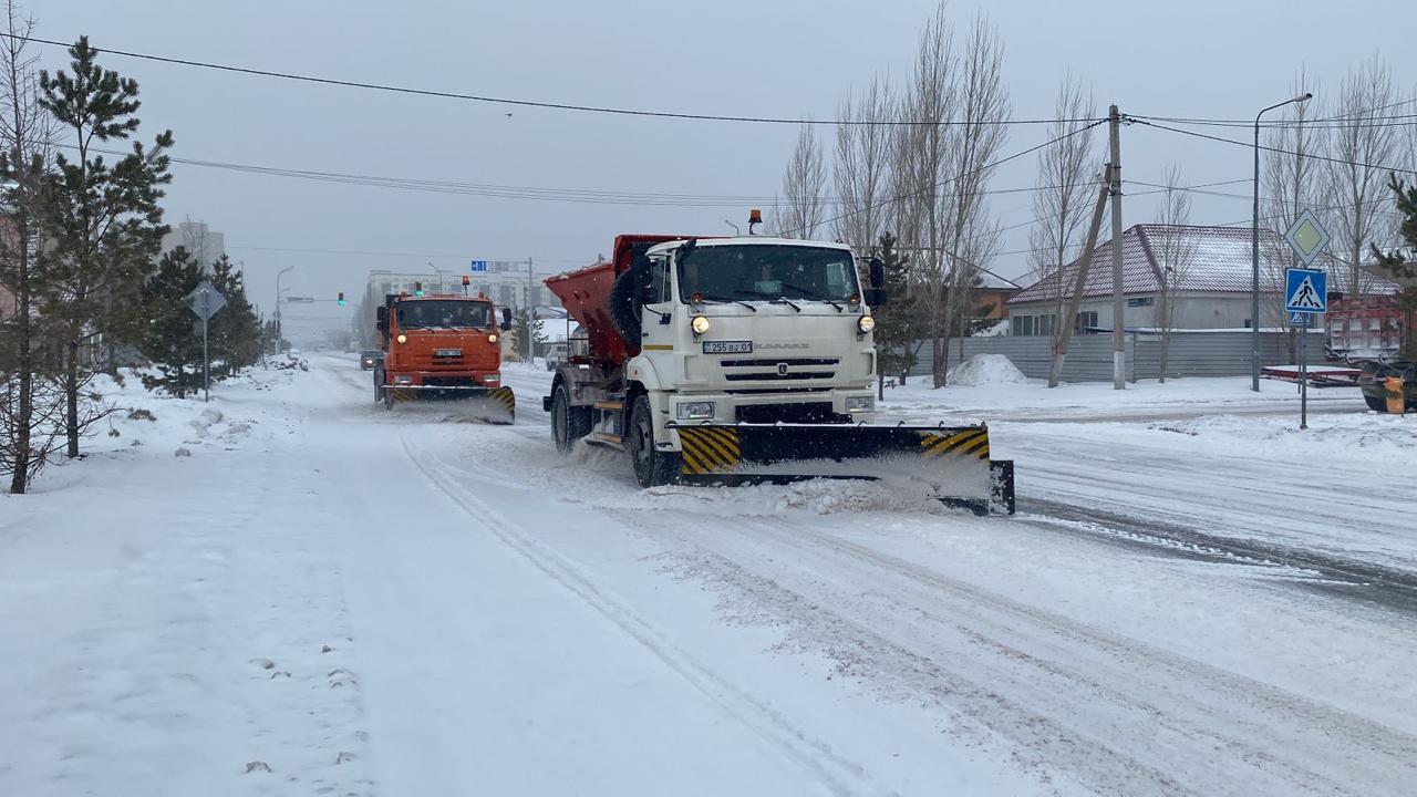 Елорданы бір-ақ сәтте қар басты: коммуналдық қызметтер тәулік бойы жұмыс істейді