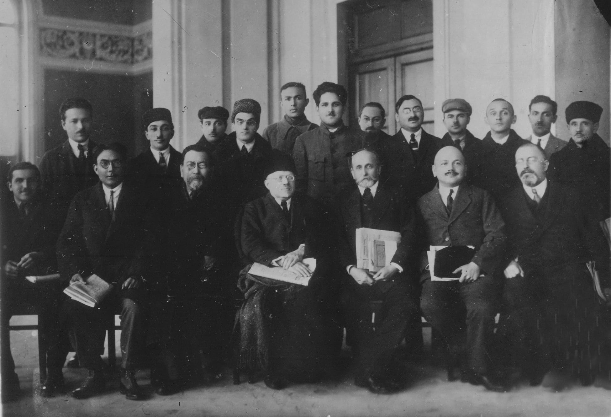 Бакуден басталған үн