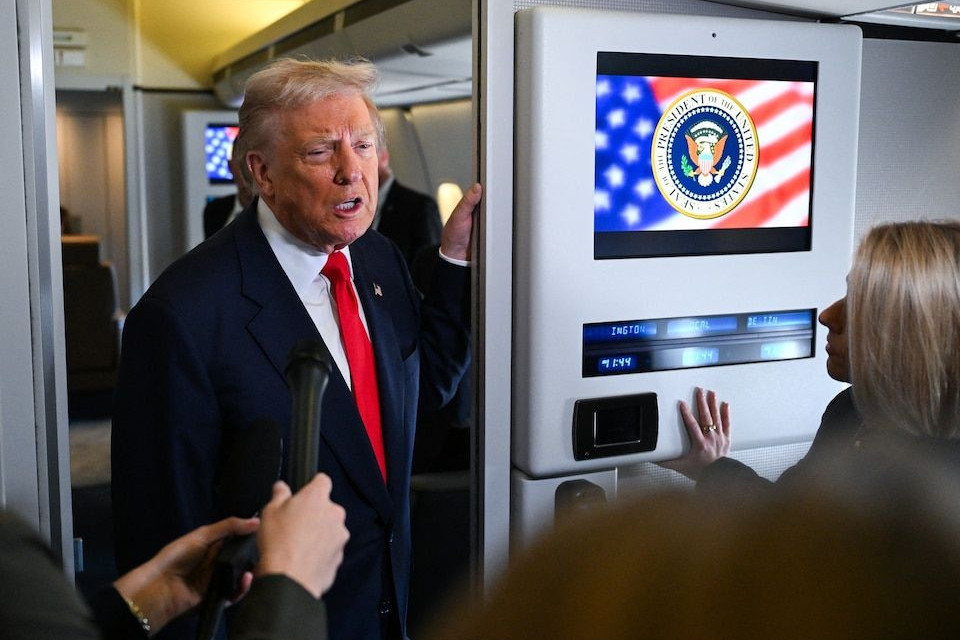 Трамп АҚШ-тың Мексикаға соққы жасауға дайын екенін мәлімдеді