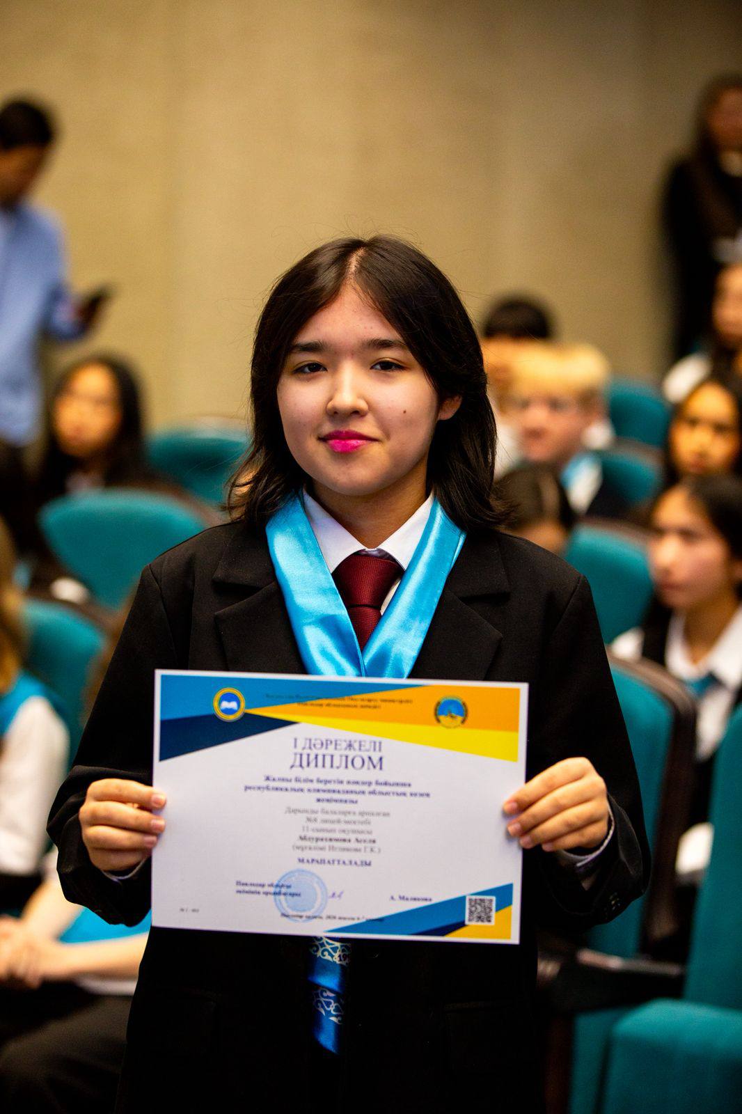 Он тілде еркін сөйлейтін жас полиглот Қазақстанда тұрады