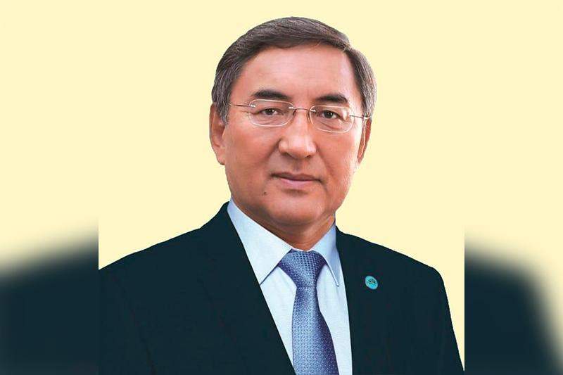 Заманмен үндес сұхбат