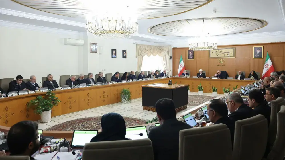 Иран президенті мемлекеттік органдарды халық мәселесін шешуге шақырды