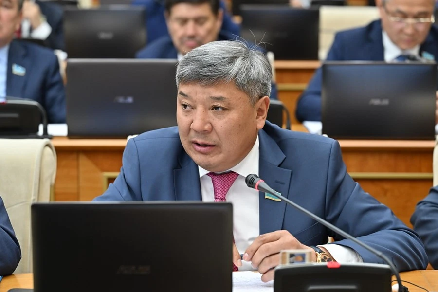 Депутат: Жол саласы жүйелі мәселелерден әлі арыла алмай отыр