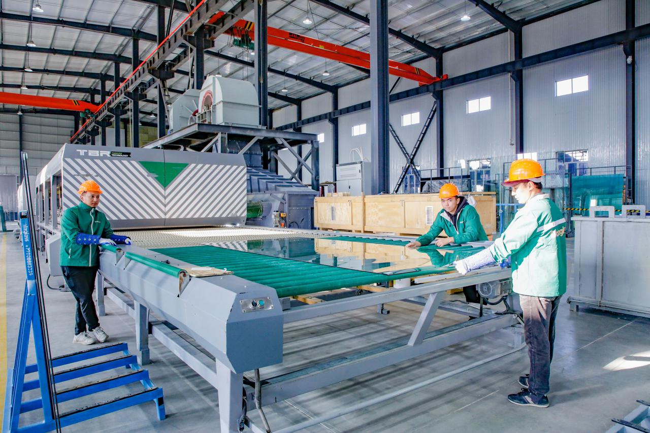 Заманауи әйнек өндіретін зауыт