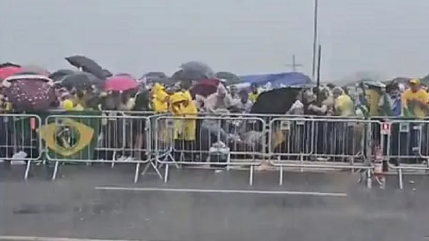 Аспаннан түскен апат: Бразилияда найзағай соққысынан 72 шеруші жараланды