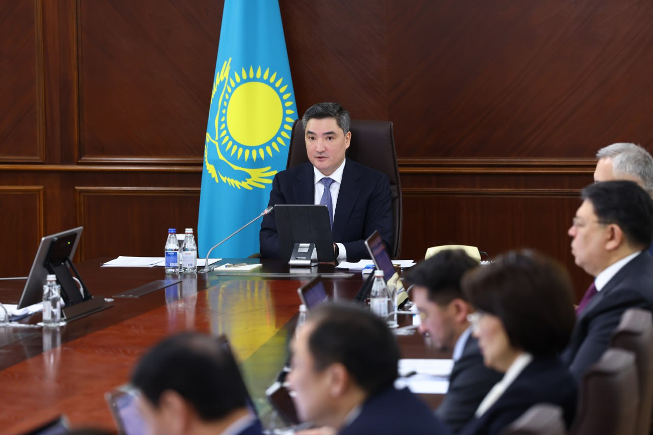 Олжас Бектенов: Балалар мен жасөспірімдер фастфуд пен энергетикалық сусындарға тәуелді