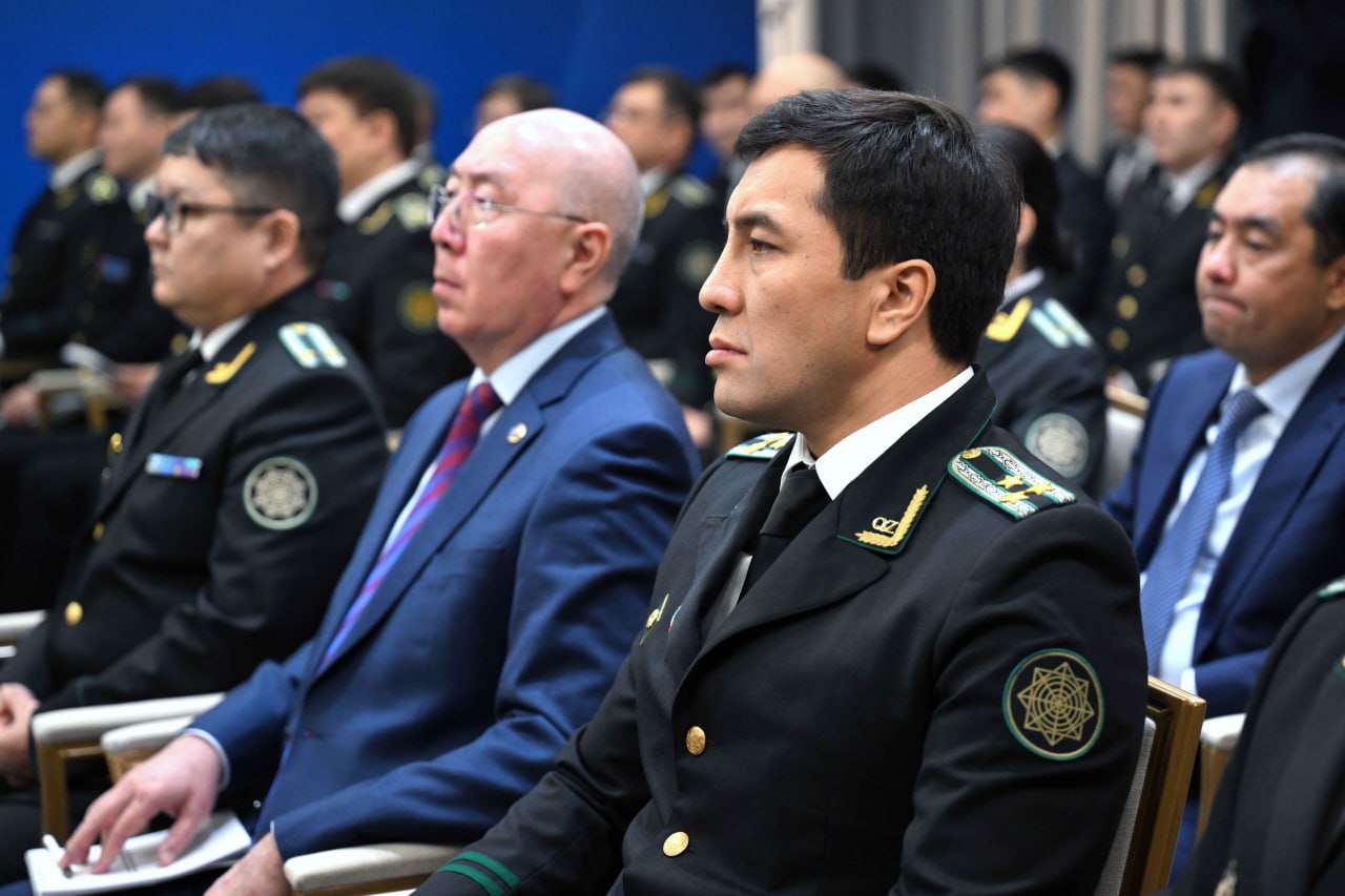 Мемлекет басшысы: Агенттік қызметкерлері адал азамат, мықты маман болуға тиіс