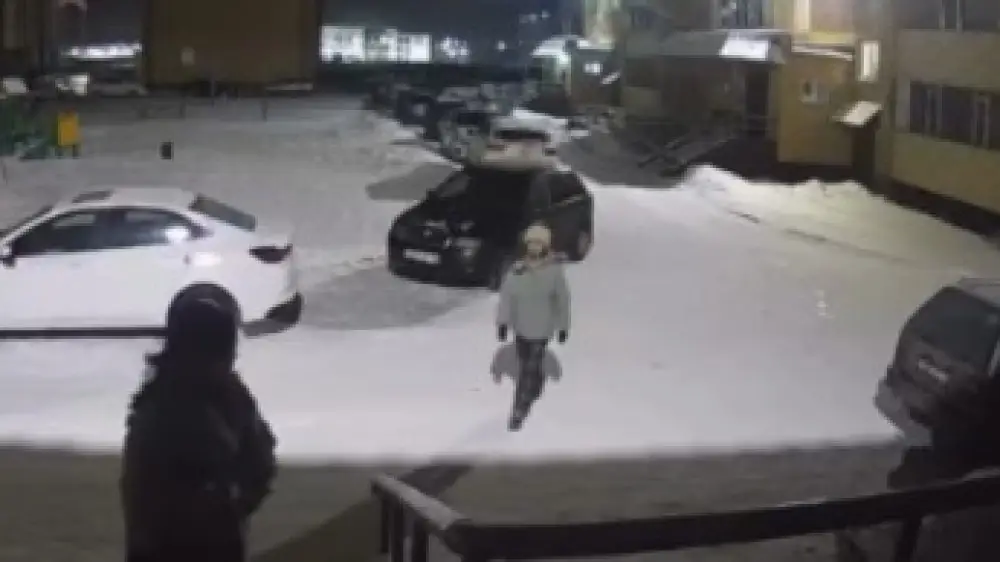 «Соқыр болғың келе ме?»: Бойжеткенді қорқытқан әйелге 85 мың теңге айыппұл салынды