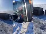 Абай облысында 50 жұмысшы мінген автобус апатқа ұшырады