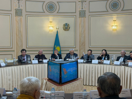 Жазушылар жаңа Конституцияның рухани өзегін талқылады