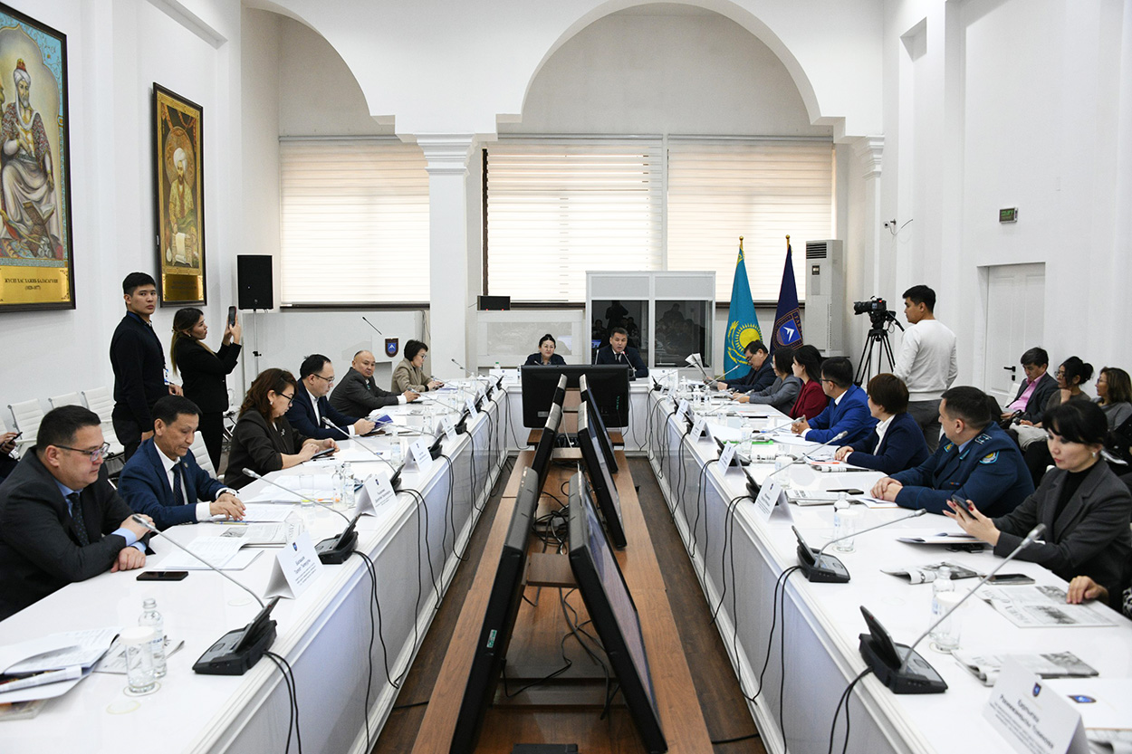 ҚазҰУ-да Конституцияның жобасы талқыланды: Жаңартылған преамбула – бұл мемлекеттің рухани-идеологиялық іргетасы