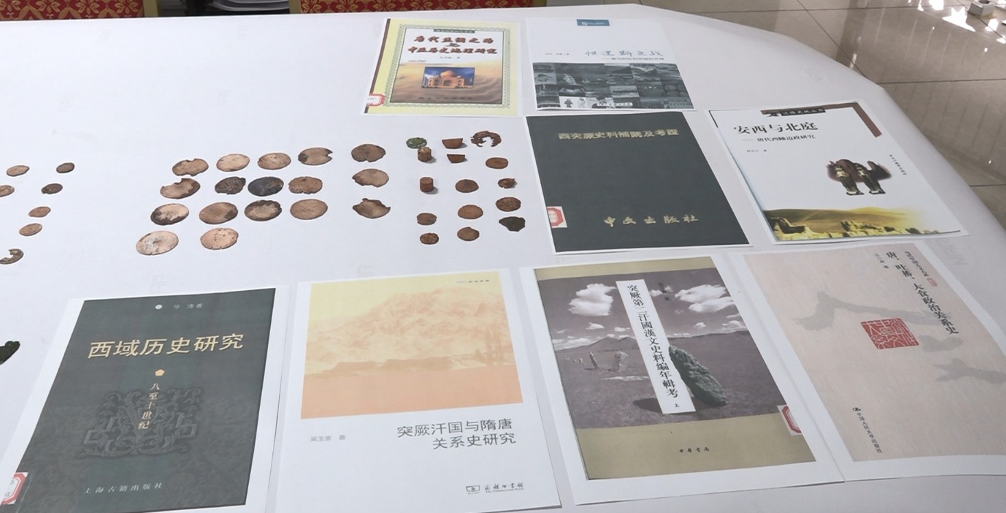 Қола бақырлар сыр шертеді