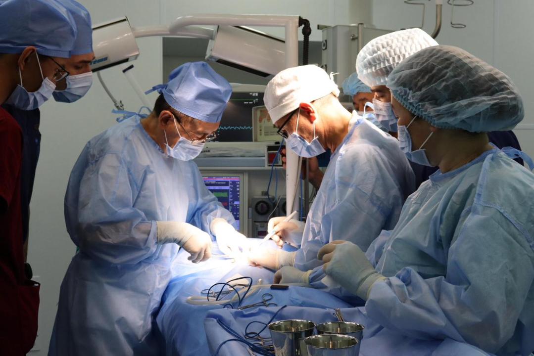 Алматыда хирургтер 31 магнит жұтып қойған баланың өмірін сақтап қалды