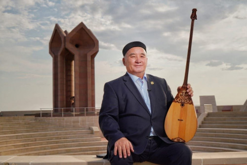 Ұстаздың жолы – атаңдай ұлық