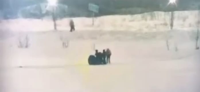 Астанада полицейлер мұз құрсауында қалып қойған балықшыны құтқарды