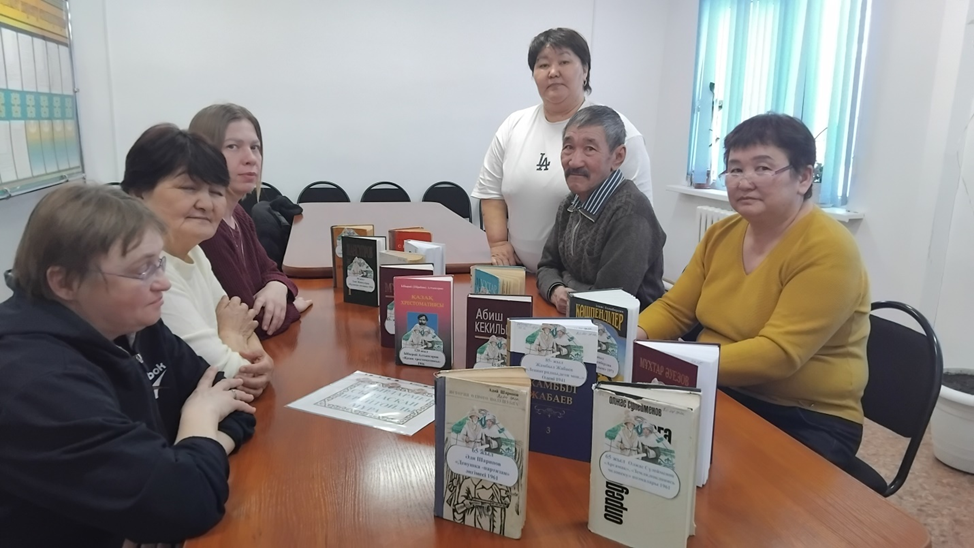 Жылжымалы кітап көрмесіне қандай шығармалар ұсынылды?