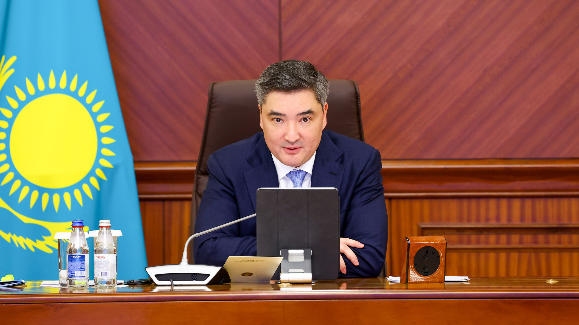 Жаңа Конституция – орнықты экономикалық өсімнің іргетасы: Олжас Бектенов Инвестициялық ахуал жөніндегі кеңес өткізді