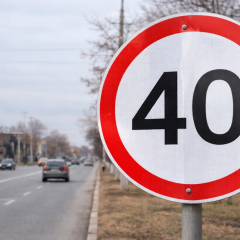 Таразда жол белгілерінің дұрыс орнатылмауы салдарынан жүргізушілерге 345 млн теңге айыппұл заңсыз салынған