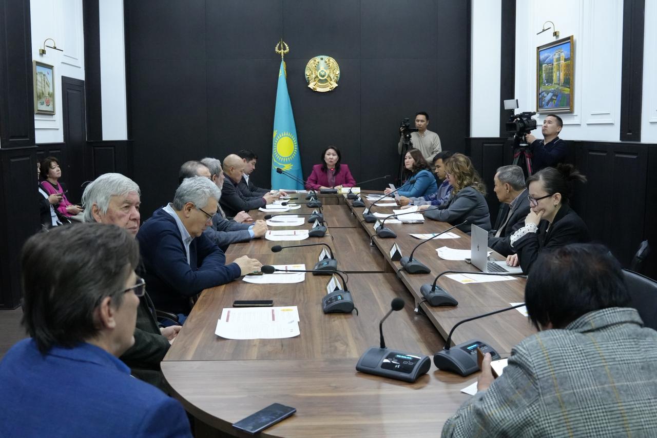 Сарапшылар Жаңа Конституция жобасын талқылады